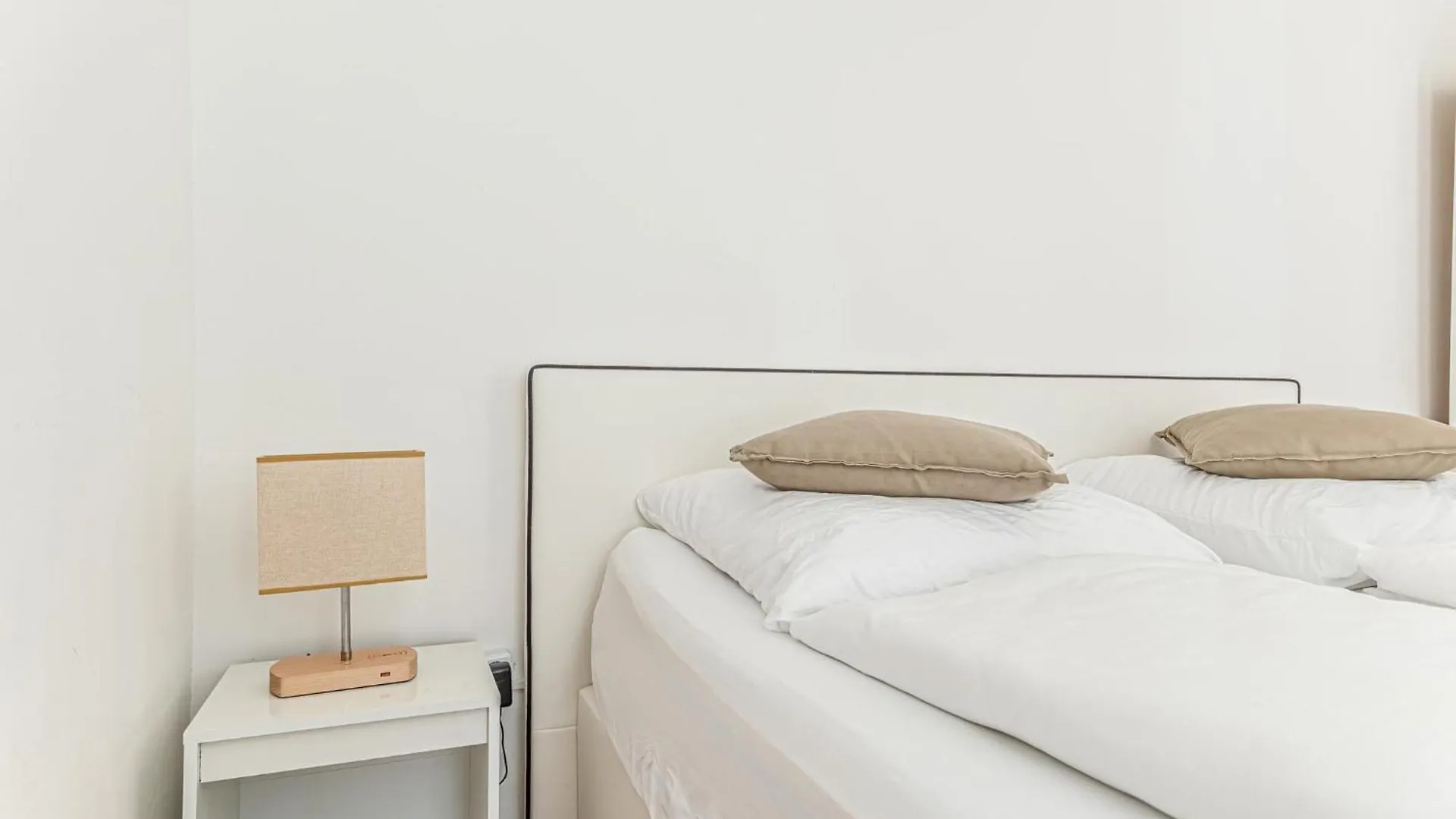 City Vibes: 1Br Apt, 10 Min To Westbahnhof Vienna 0*,  Austria