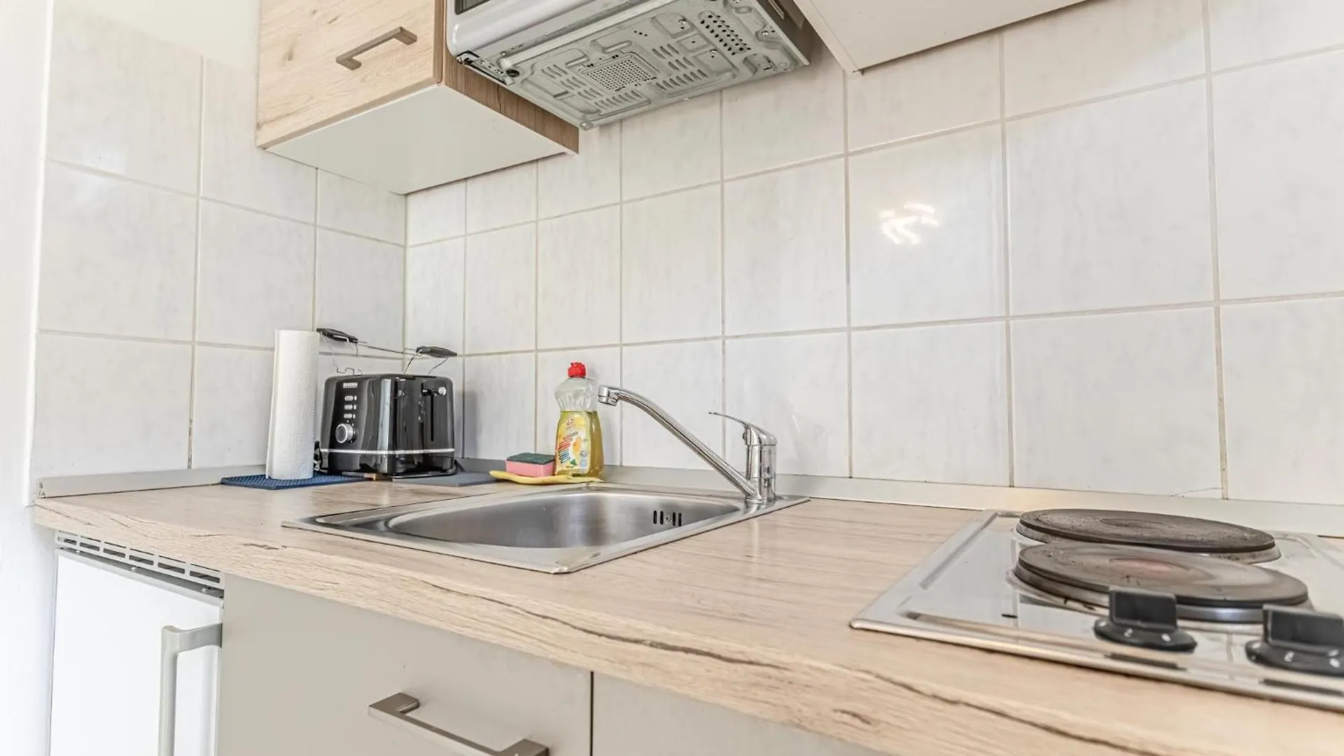 City Vibes: 1Br Apt, 10 Min To Westbahnhof Vienna Apartment